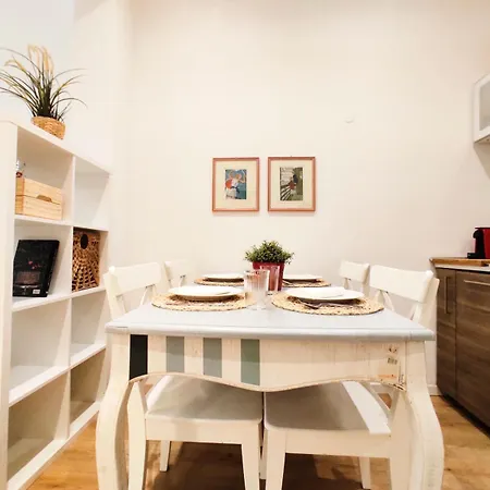Pyramid House روما